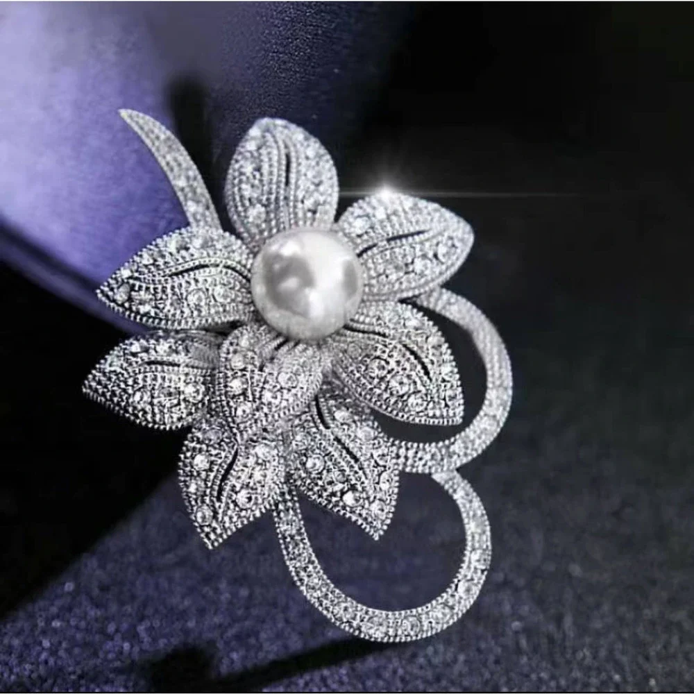 NWT Elegant Faux Pearl Brooch Luxury Embellished Fashion Flower Pin - Picture 8 of 8